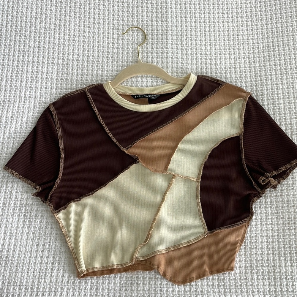 Color block cropped tee size large
